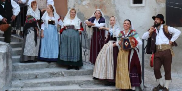 Coro in costume tradizionale / Pagliara dei Marsi di Castellafiume, 19 agosto 2025