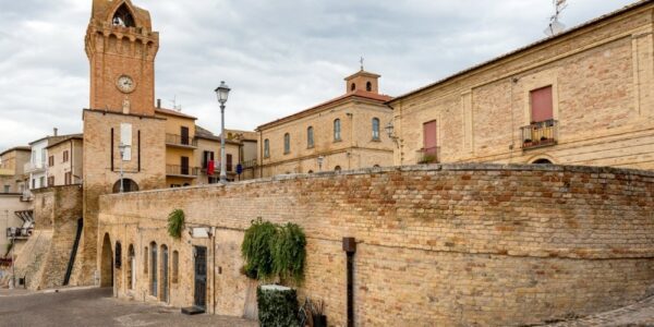 La Speranza di-Laga: 10 anni dal Sisma con lo Spettacolo teatrale “9 ore sotto casa” / Tortoreto, 20 agosto 2026